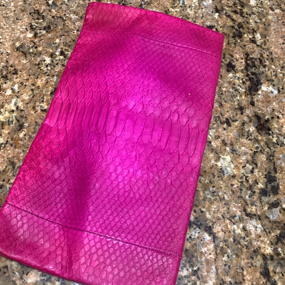Exotic Absolutely gorgeous real snake 🐍 skin fuchsia  clutch with magnet closure